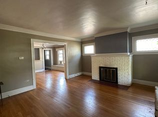 2318 S Overlook Rd, Cleveland, OH 44106