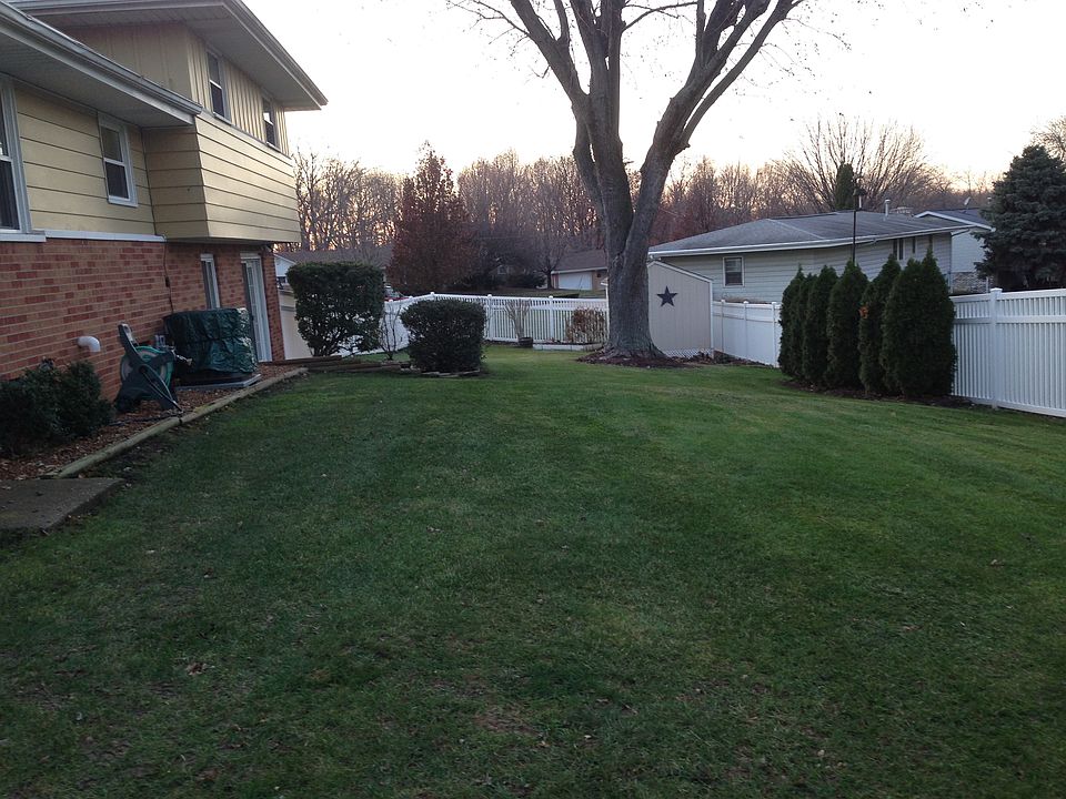 2nd image of 9 Holly Ln #1