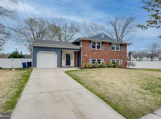 413 Country Ct, Mount Laurel, NJ 08054