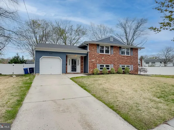 413 Country Ct, Mount Laurel, NJ 08054