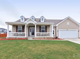 1945 Sycamore Ln, Island Lake, IL 60042