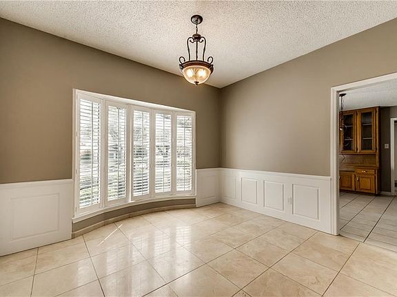 3rd image of 5813 Cedarcrest Dr