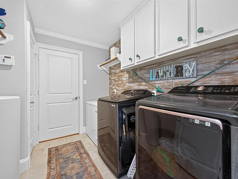746 Stone Mountain Dr — Photo 16