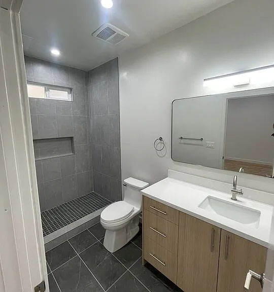 5320 W Olympic Blvd #7 — Photo 2