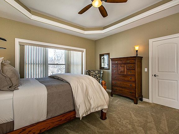 4th image of 15453 White Oak Dr
