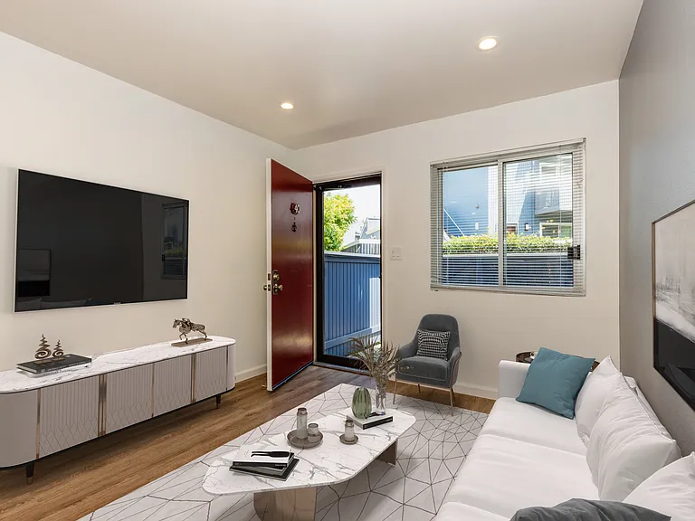 1126 Cherry Ave #40 — Photo 2
