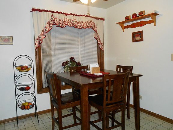 5th image of 1930 Woodside Ln
