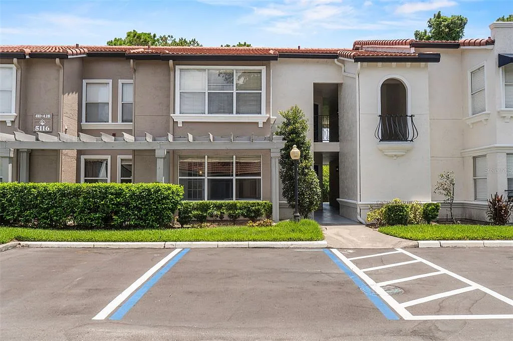 1 bed, 1.0 bath, 711 sqft, $1,350 — Photo 1