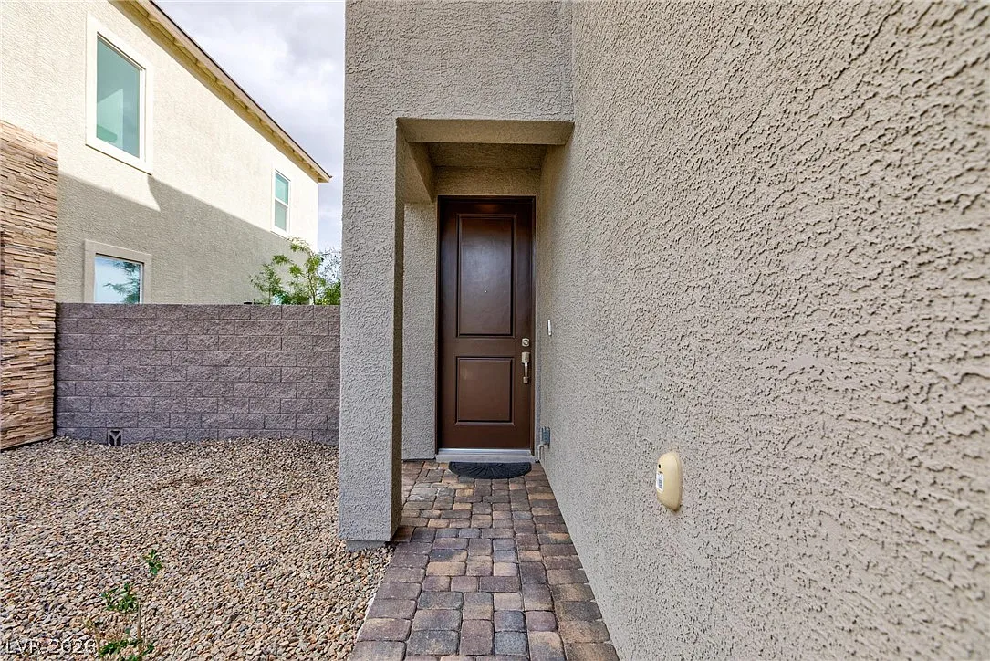 3 bed, 2.5 bath, 1570 sqft, $3,250 — Photo 3