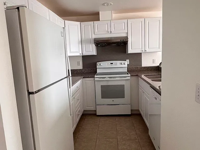 1160 Monroe Ave NE #D4 — Photo 4