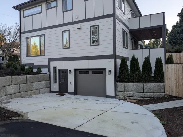 3705 77th Pl SE #B, Mercer Island, WA 98040