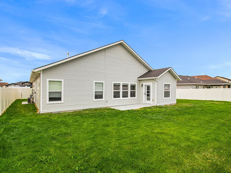 1015 White Birch Ave — Photo 32