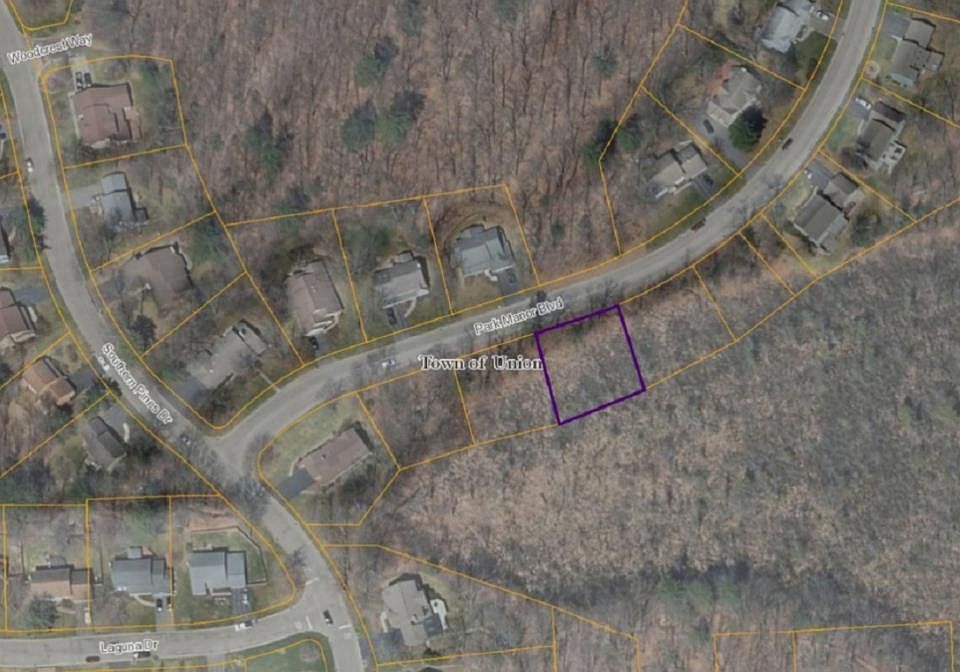 2nd image of 916 Park Manor Blvd