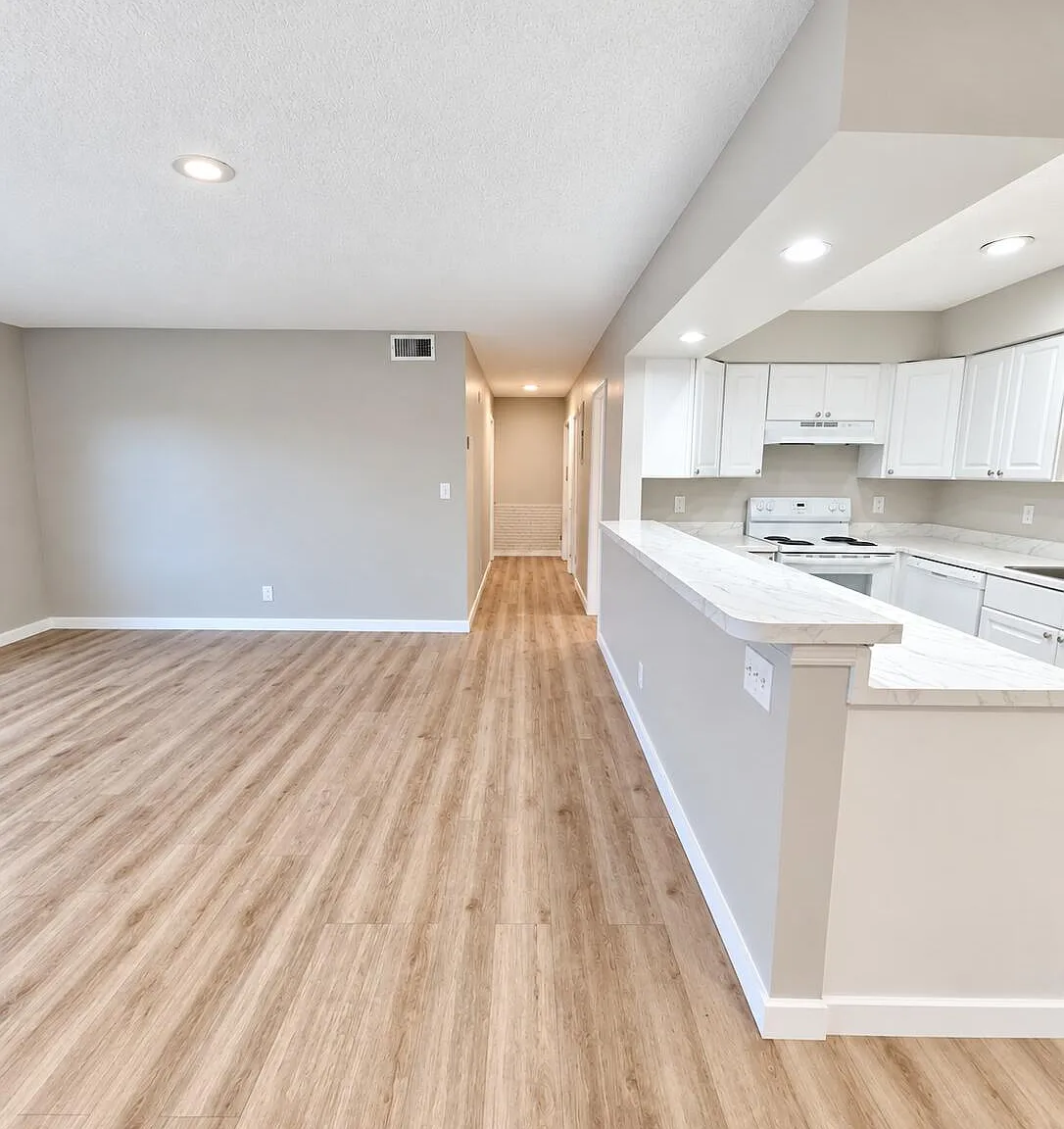2 bed, 1.5 bath, 1000 sqft, $2,400 — Photo 3