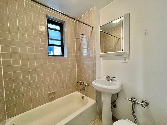5th image of 205 W 91st St APT 5A