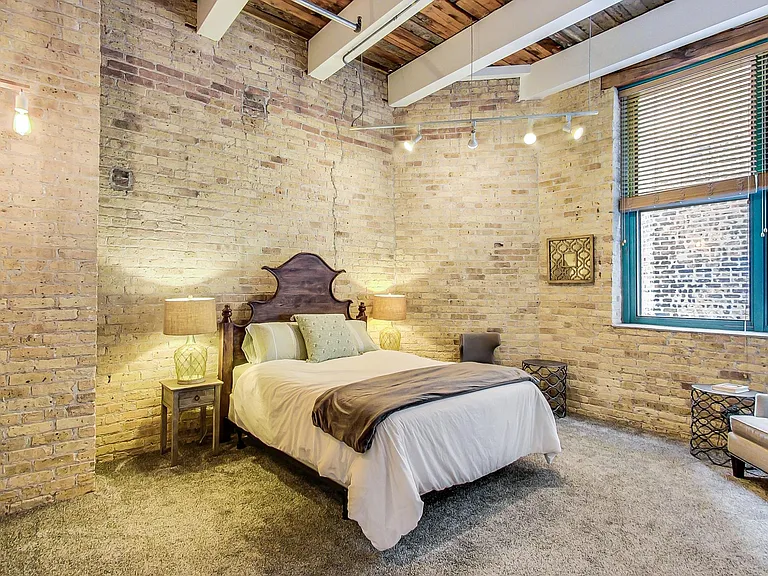 312 N May St #4K — Photo 14