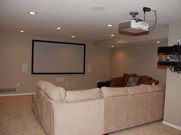 Home Theater w/ 7.1 Surround Sound