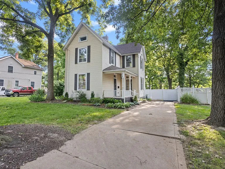 419 S Van Buren Ave — Photo 1