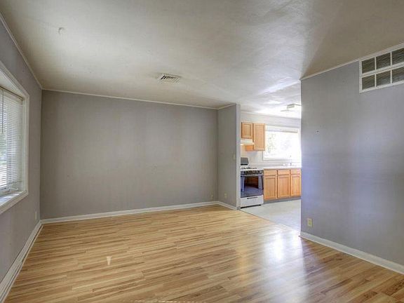 5th image of 822 W Hill St
