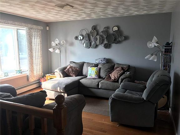 2nd image of 118 Hicks St