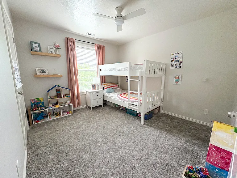 98 N 1650 E — Photo 18