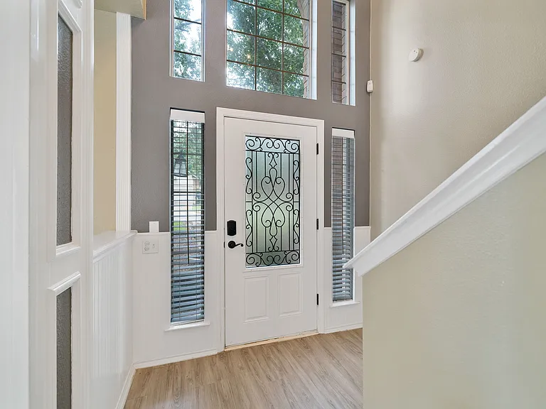 711 Arch Stone — Photo 11