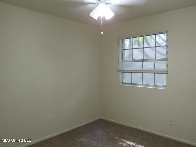 940 Bellevue Pl #103 — Photo 11