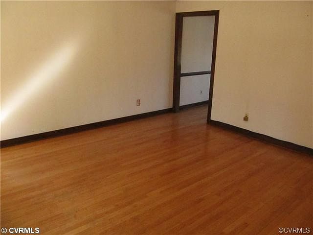 2nd image of 425 Walton Park Rd