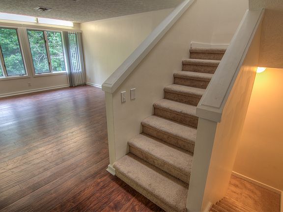 3rd image of 103 Willowbrook Dr