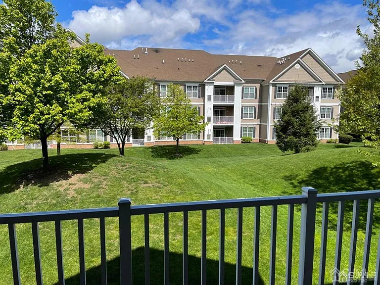 2324 Edward Stec Blvd — Photo 26