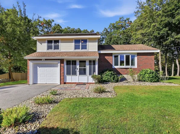 123 Lincoln Pkwy, Lowell, MA 01851