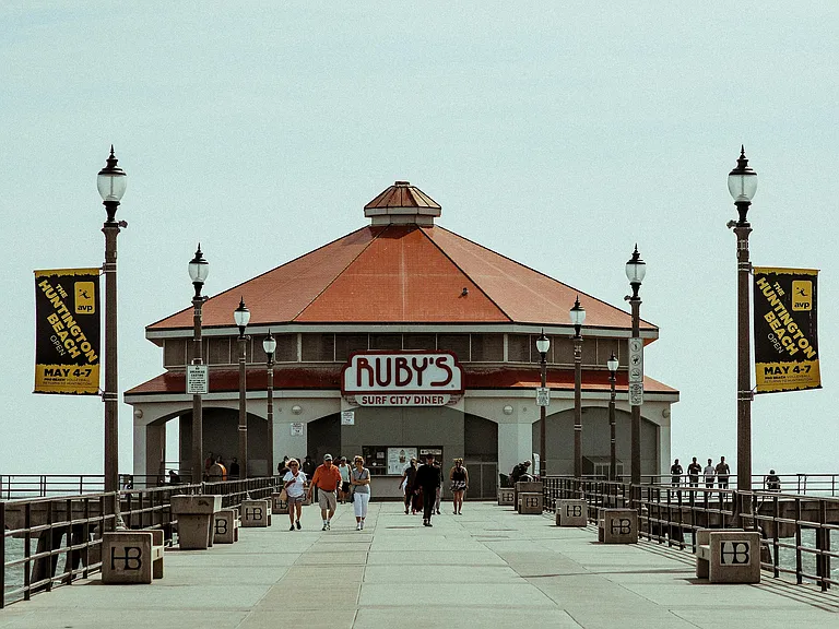 Huntington Beach Pier Living | Elan Apartments