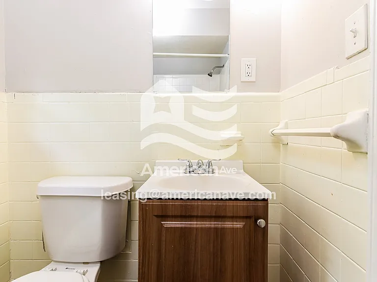558371_014_bathroom_14.jpg
