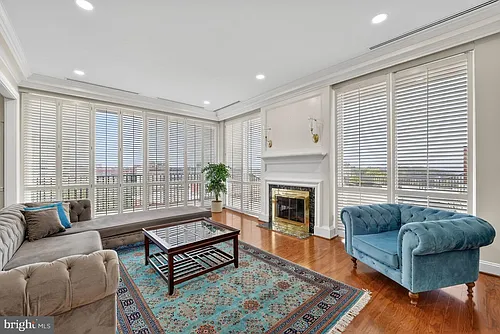 1300 Army Navy Dr Photo 1