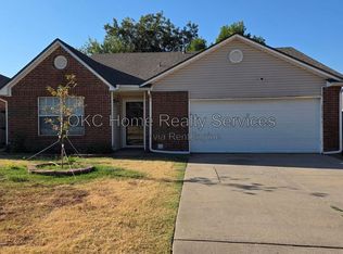 628 NW 20th St, Moore, OK 73160