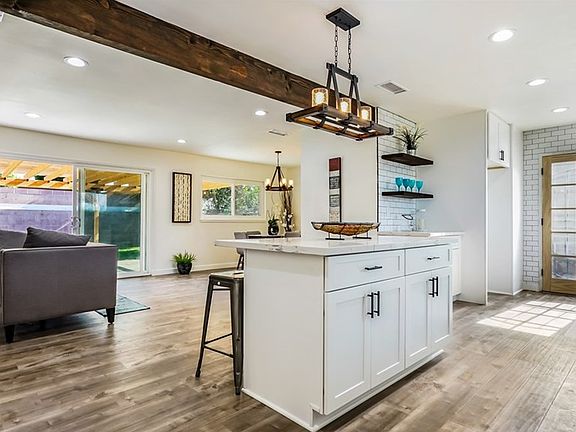 3rd image of 5964 Los Feliz Dr