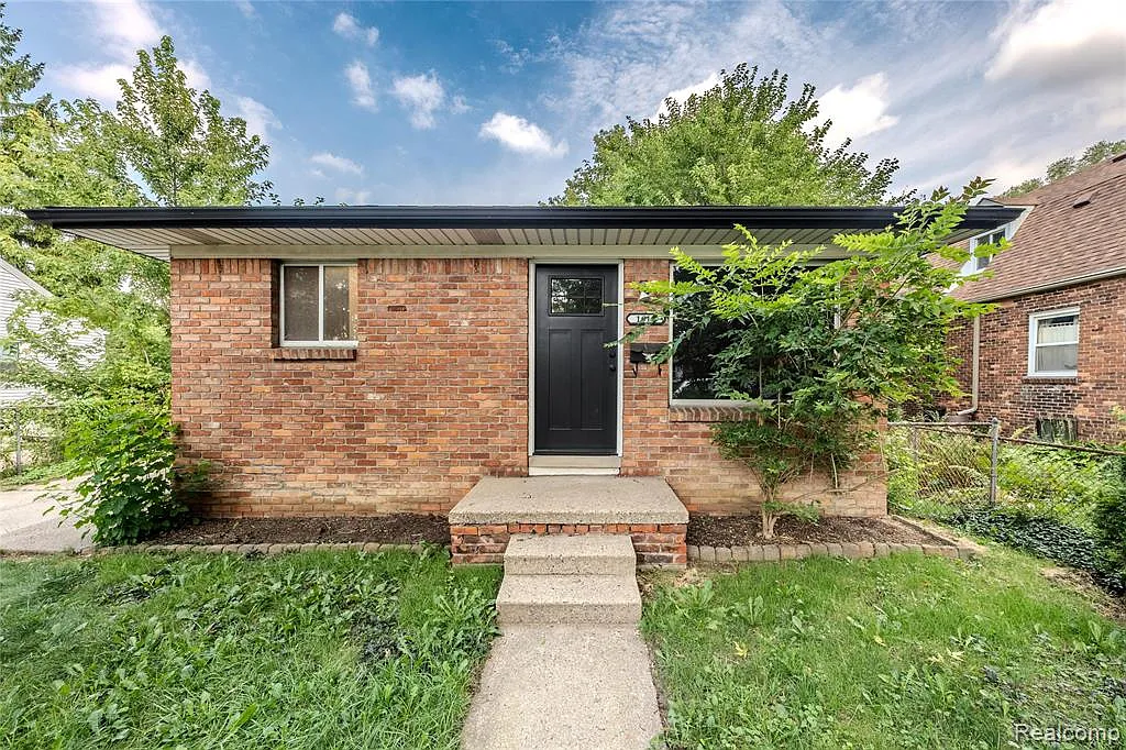 3 bed, 2.0 bath, 1598 sqft, $2,000 — Photo 1