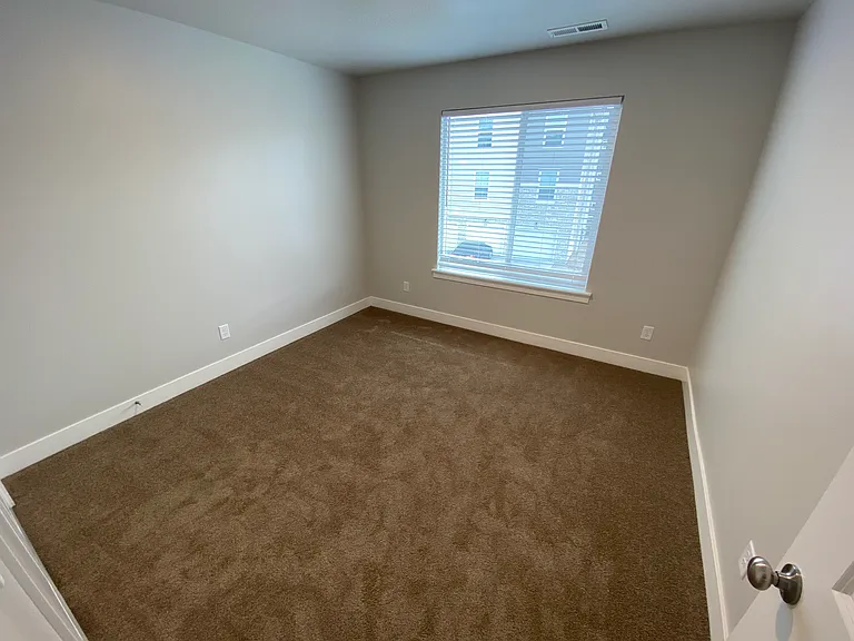 407 N 360 W — Photo 14