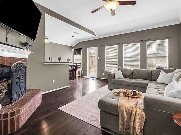 2nd image of 4905 Fox Ridge Ln