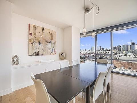 4th image of 250 King St #8XX