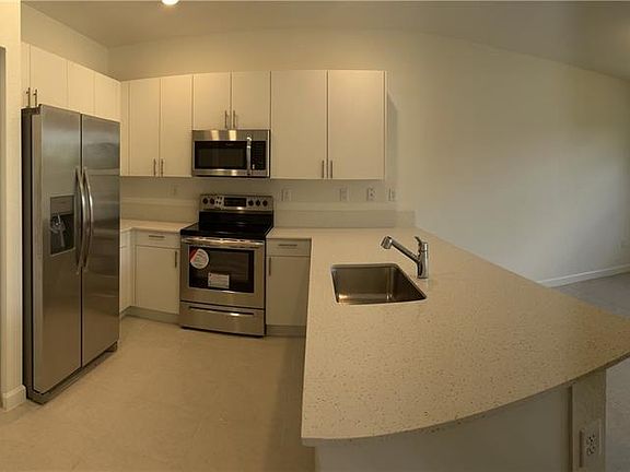 4th image of 2628 SE 19th St