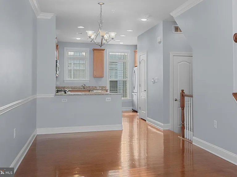 428 N Thomas St — Photo 8