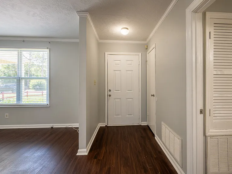 2305 Oketo Dr — Photo 2