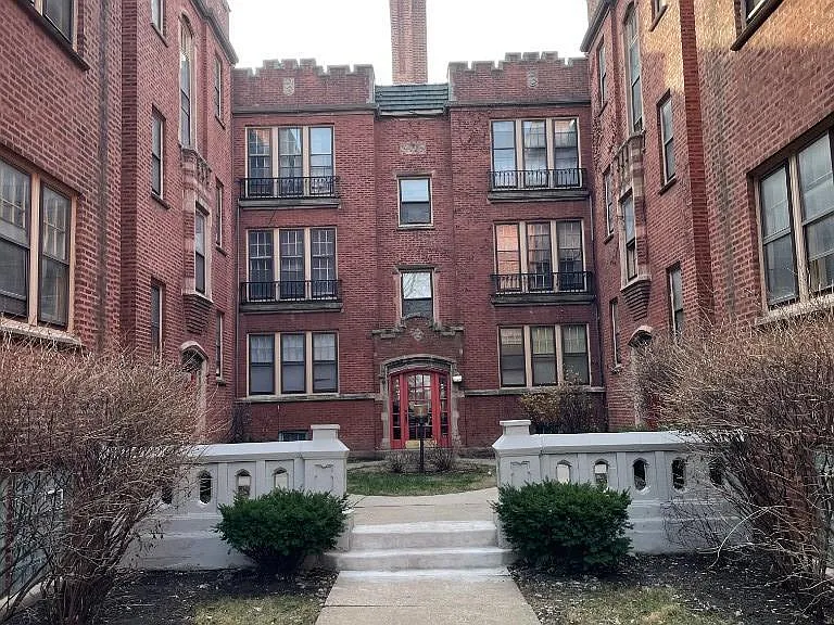4027-37 W School St #4033-B1 — Photo 14
