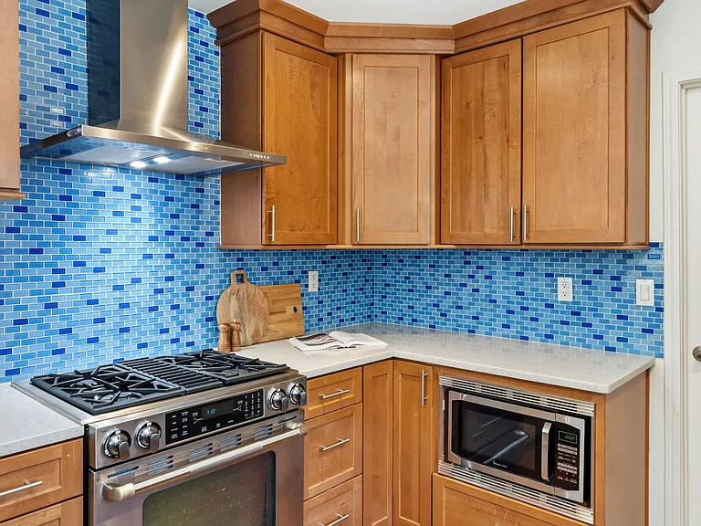 3072 Latham Ln — Photo 38