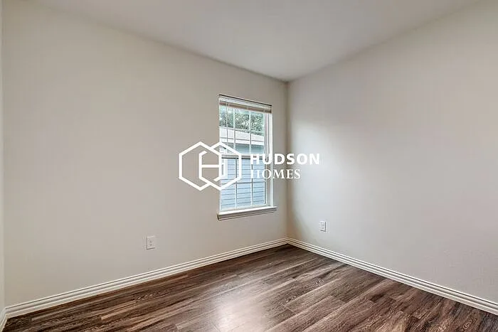 1608 E Robert St — Photo 12