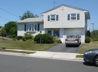 32 Patrick St, Carteret, NJ 07008