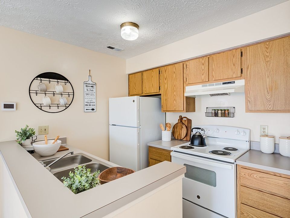 Wexford Lakes Apartments and Townhomes 1100 Burnham Dr Columbus OH