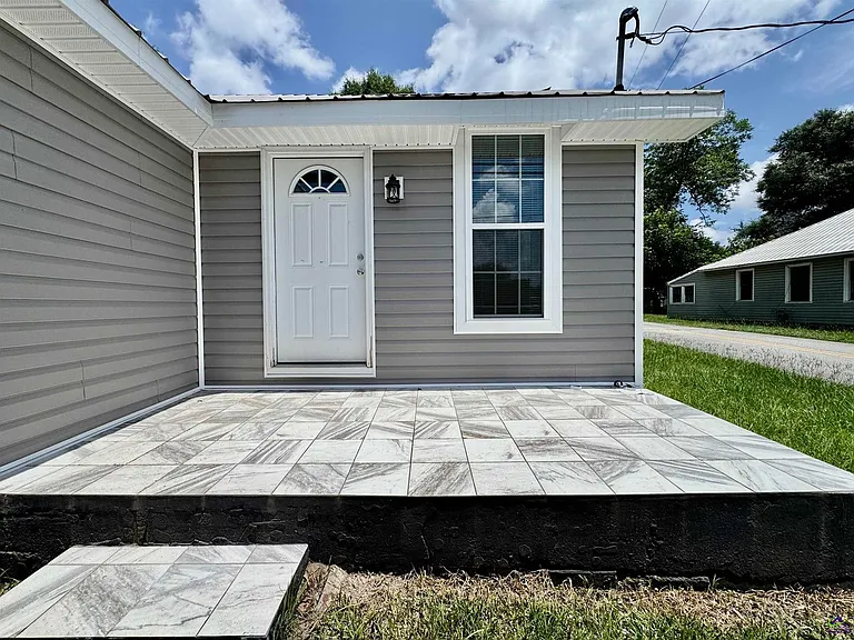 800 Ball St — Photo 6
