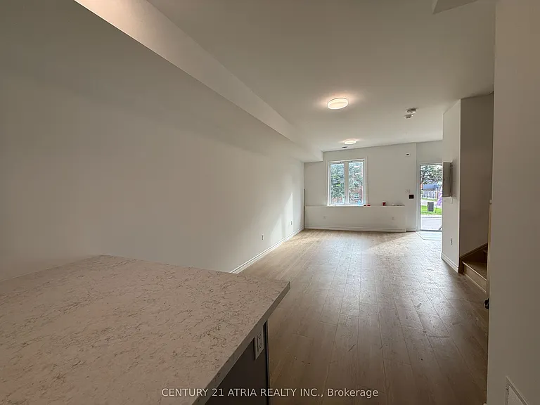 2 Slessor Blvd #11 — Photo 4